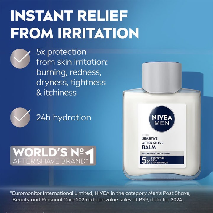 NIVEA MEN Sensitive After Shave Balm 100 ml beroligende aftershave i hvit glassflaske gir 5x beskyttelse mot irritasjon.