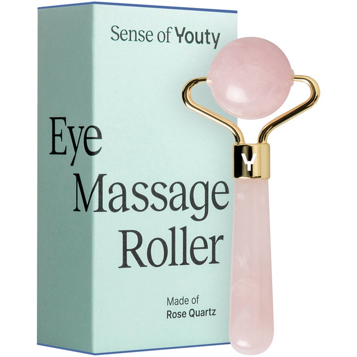 Sense of Youty Eye Massage Roller Rose Quartz hudpleieverktøy som demper hevelser med rosa stein og gulletalljer.