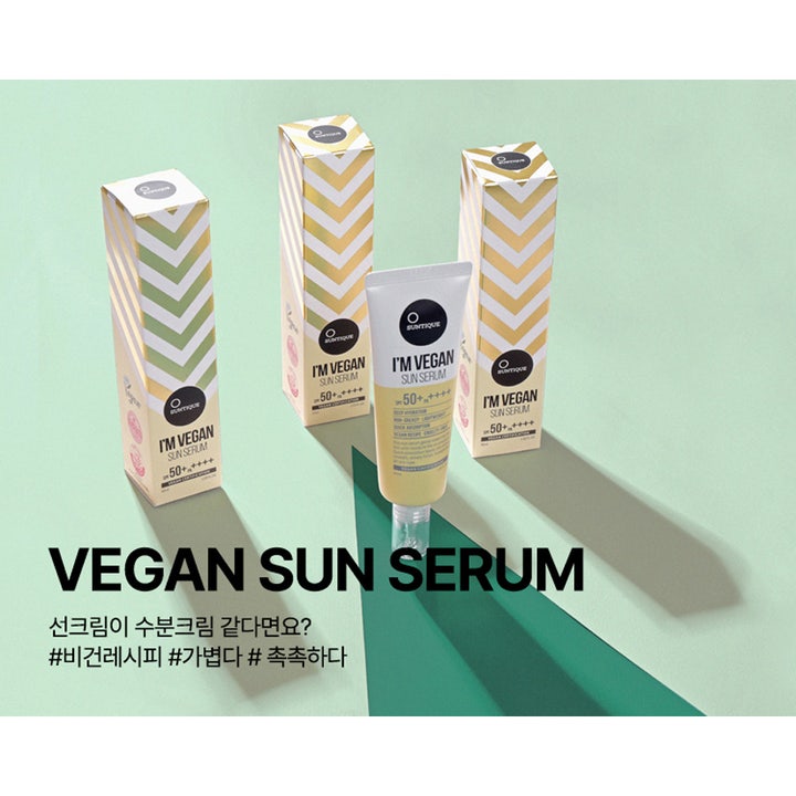 Suntique I'm Vegan Sun Serum 45 ml solkrem i tube ved siden av esker med sikksakkmønster og SPF 50