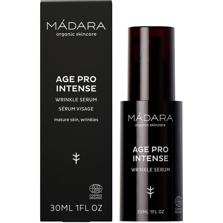 MÁDARA AGE PRO Intense Wrinkle Serum 30 ml mot rynker er et intensivt serum i mørk flaske og svart ytteremballasje.
