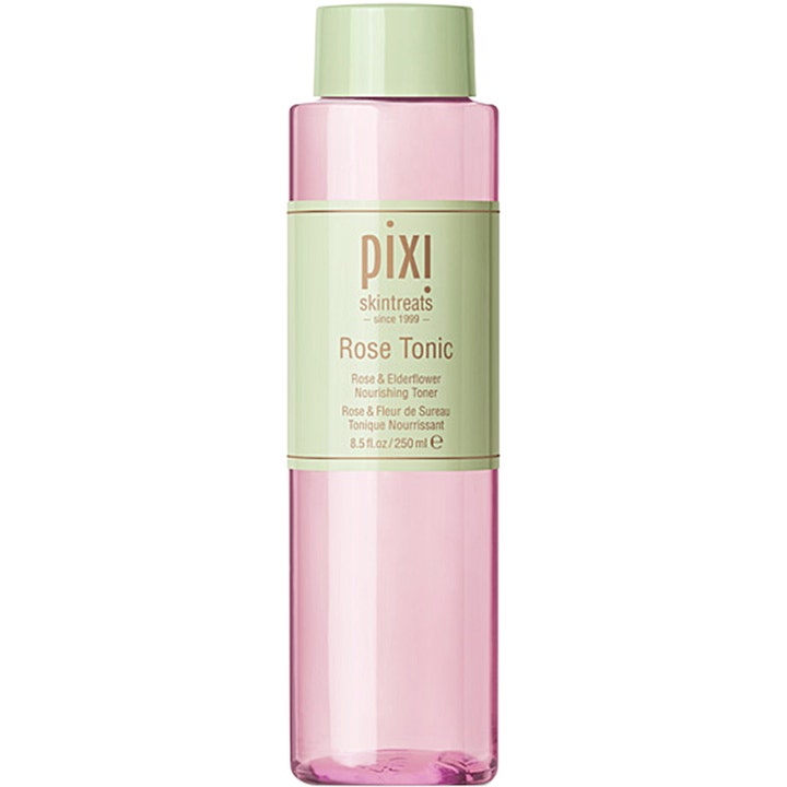 Pixi Rose Tonic 250 ml pleiende ansiktsvann som gir fukt i en klar flaske med rosa innhold og grønn etikett.