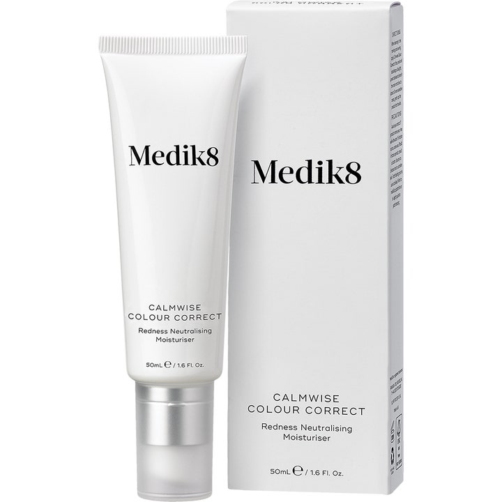 Medik8 Calmwise Colour Correct 50 ml nøytraliserende krem mot rødhet i hvit tube med sølvdetaljer og eske.