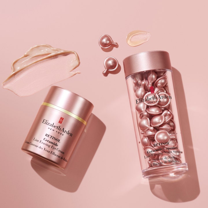 Elizabeth Arden Ceramide Retinol Eye Treatment 15 ml øyekrem i rosa krukke med serumkapsler og kremet tekstur