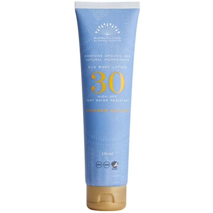 Rudolph Care Sun Body Lotion 150 ml Shimmer Edition gir SPF 30 solbeskyttelse i en lyseblå tube med gullfarget kork