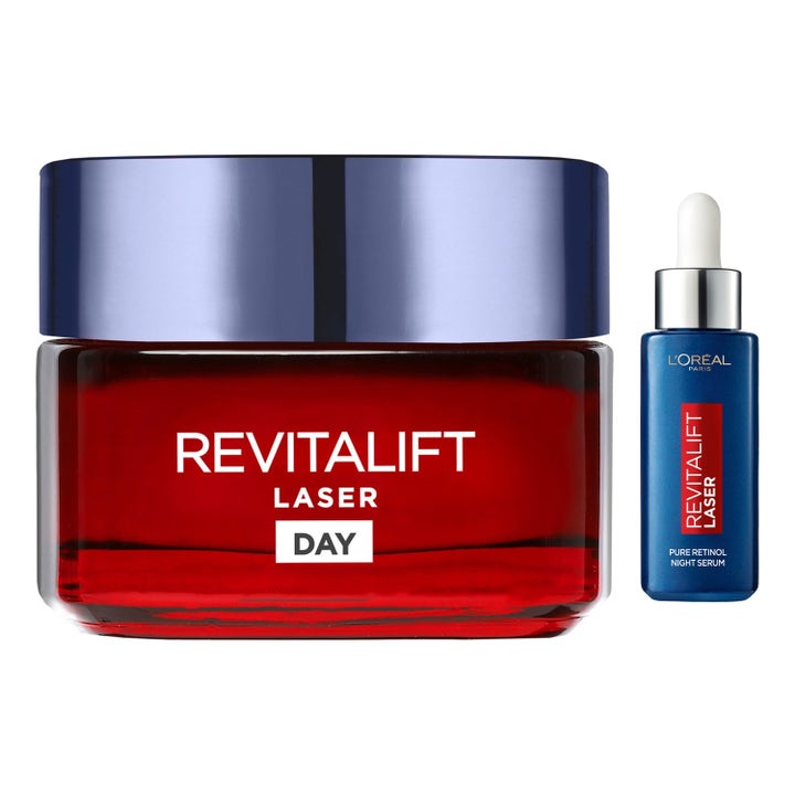 L'Oréal Paris Revitalift Laser sett med retinol nattserum i blå glassflaske og dagkrem i rød krukke med sølvlokk.