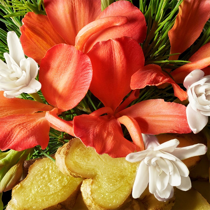 Molton Brown Heavenly Gingerlily Hand Wash 300 ml gir pleie med duft av eksotiske liljer, hvite blomster og fersk ingefær.