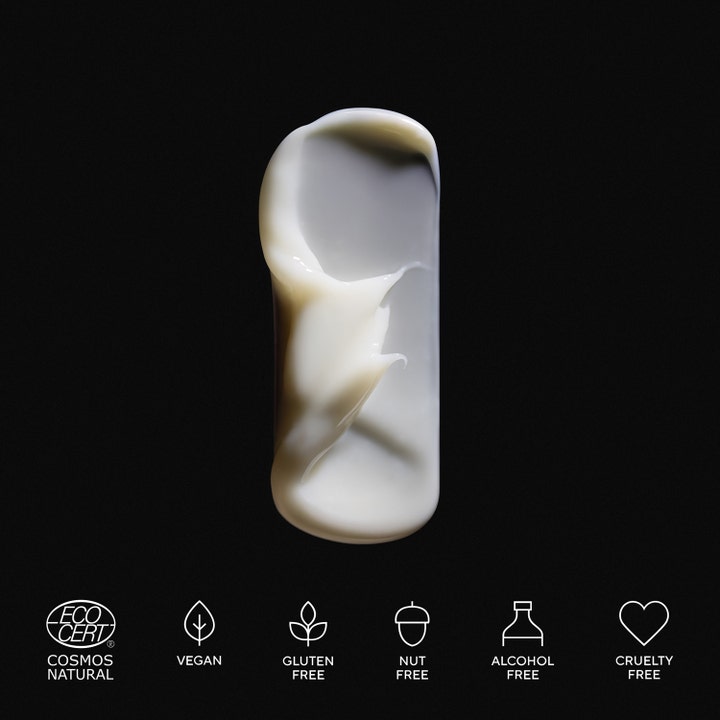 MÁDARA AGE PRO Renew Night Cream 50 ml fornyende nattkrem med hvit kremet tekstur og veganske sertifiseringsikoner