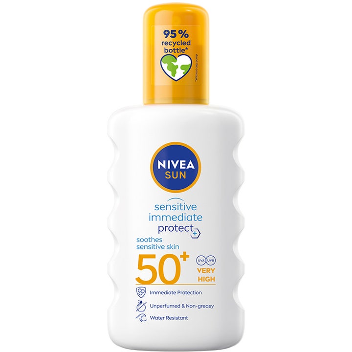 NIVEA Sensitive Immediate Protect 200 ml beroligende solkrem SPF 50+ i hvit flaske med bølget grep og gult lokk