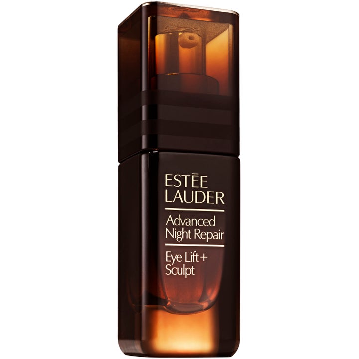 Estée Lauder Advanced Night Repair Eye Lift + Sculpt øyeserum som gir løft i en brun glassflaske med pumpe og gullskrift