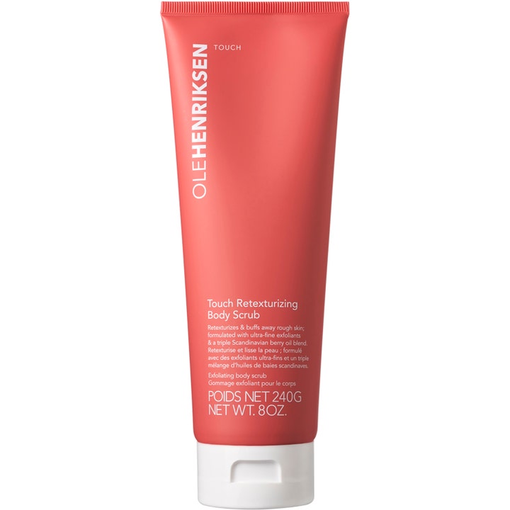Ole Henriksen Touch Retexturizing Body Scrub 240g eksfolierende kroppsskrubb i korallfarget tube med hvit kork