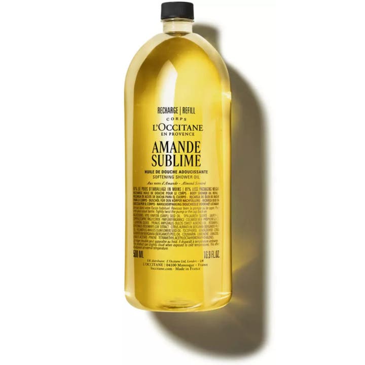 L'Occitane Almond Shower Oil 500 ml mykgjørende dusjolje i en gjennomsiktig resirkulert flaske med gyllen olje