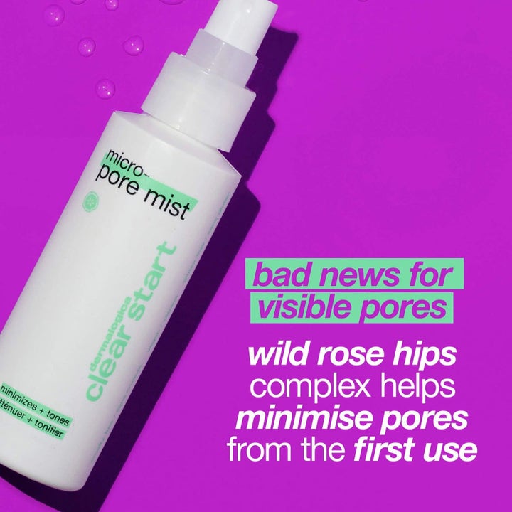 Dermalogica Clear Start Micro-Pore Mist minimerer porer med niacinamid i hvit sprayflaske på lilla bakgrunn