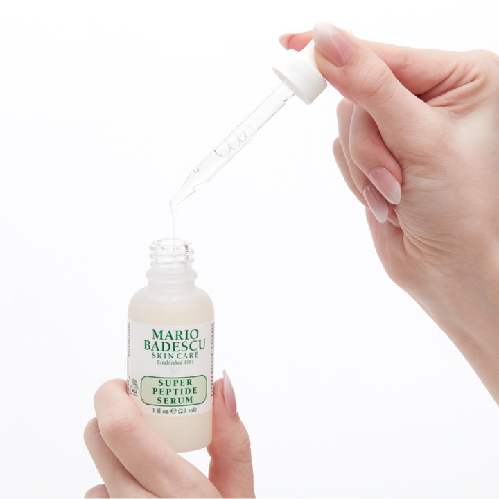Mario Badescu Super Peptide Serum 29 ml fuktgivende ansiktsserum i frostet glassflaske med pipette og klar tekstur
