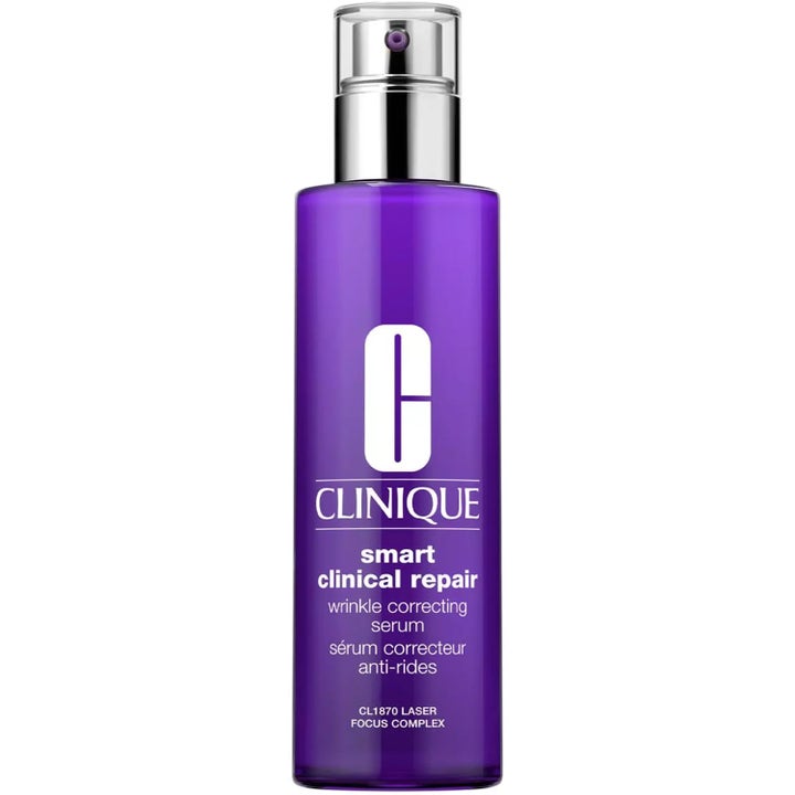 Clinique Smart Clinical Repair Wrinkle Correcting Serum mot rynker i en lilla flaske med sølvfarget pumpe