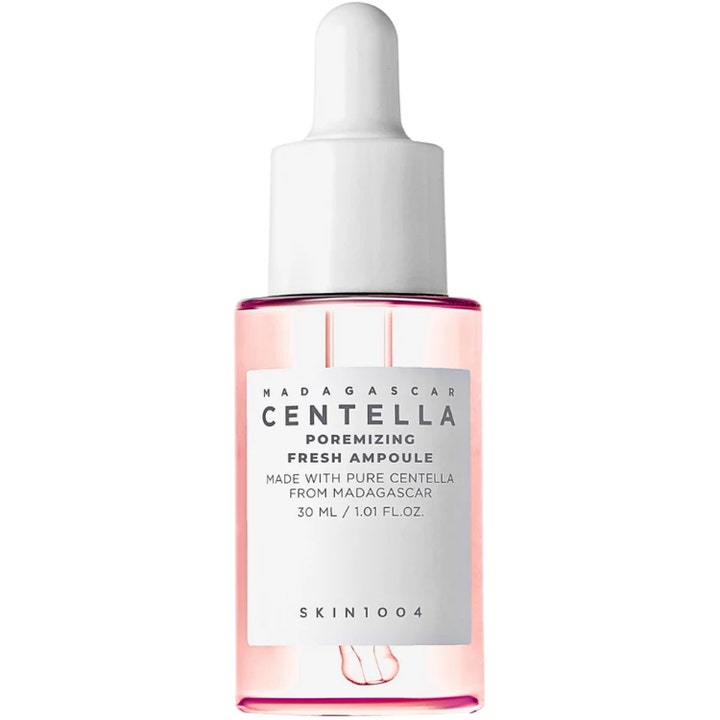 SKIN1004 Madagascar Centella Poremizing Fresh Ampoule 30 ml poreminskende ansiktsserum med rosa væske i glassflaske