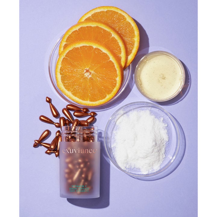 Exuviance Vitamin C Serum Capsules 60 stk glødgivende ansiktsserum med bronsefargede kapsler og friske appelsinskiver