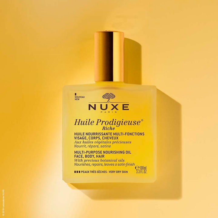 Nuxe Huile Prodigieuse Riche 100 ml pleiende kroppsolje i frostet glassflaske med elegant gullkork