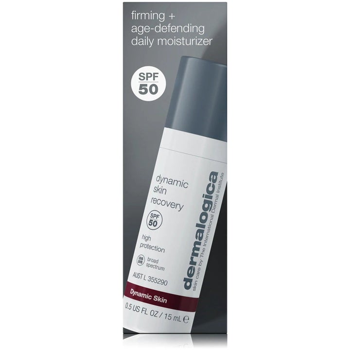Dermalogica Dynamic Skin Recovery 15 ml fuktighetskrem med SPF 50 gir fasthet i hvit tube foran grå eske.