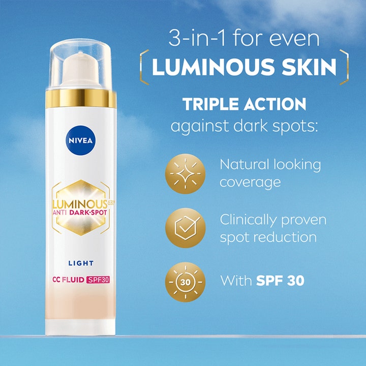 NIVEA Luminous 630 Anti Dark-Spot CC Fluid 40 ml gir jevn hudtone i hvit pumpeflaske med SPF 30 mot blå himmel