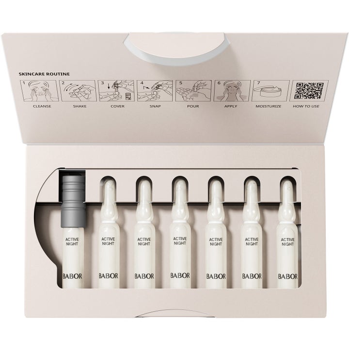Babor Active Night Ampoule Serum Concentrate 14 ml nattserum i en åpen eske med syv hvite glassampuller og bruksanvisning