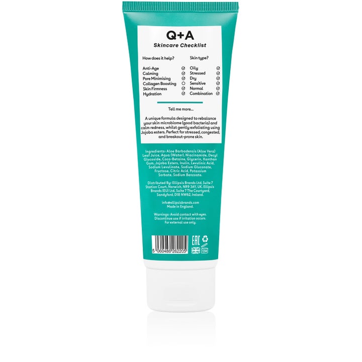 Q+A Niacinamide Gel Cleanser 125 ml beroligende ansiktsrens viser baksiden av den grønne tuben med ingrediensliste.