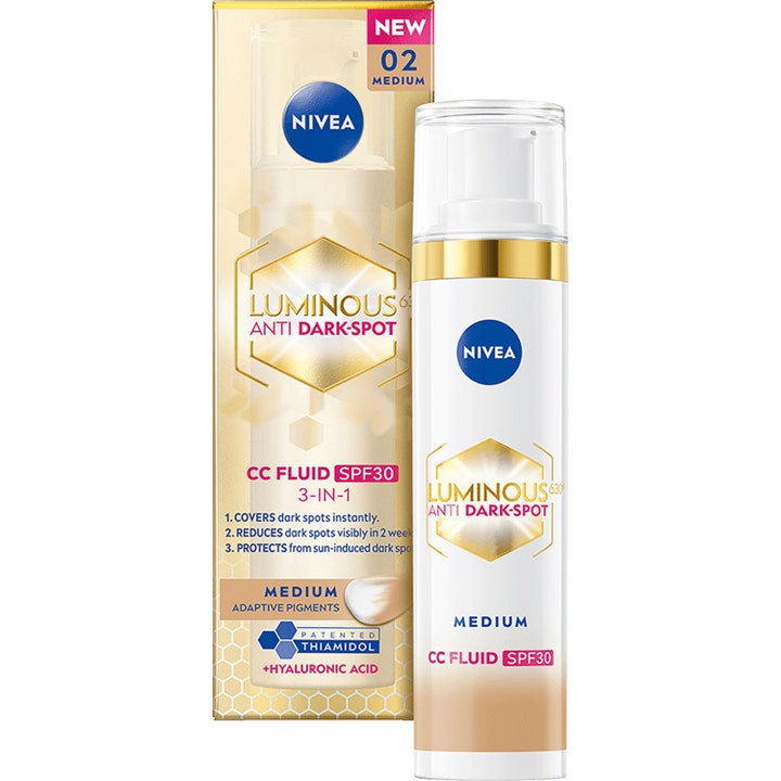 Nivea Luminous 630 Anti Dark-Spot CC Fluid Medium CC-krem mot pigmentflekker i hvit pumpeflaske med gulleske.