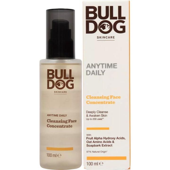 Bulldog Anytime Daily Cleansing Face Concentrate 100 ml ansiktsrengjøring i gjennomsiktig pumpeflaske med hvit eske