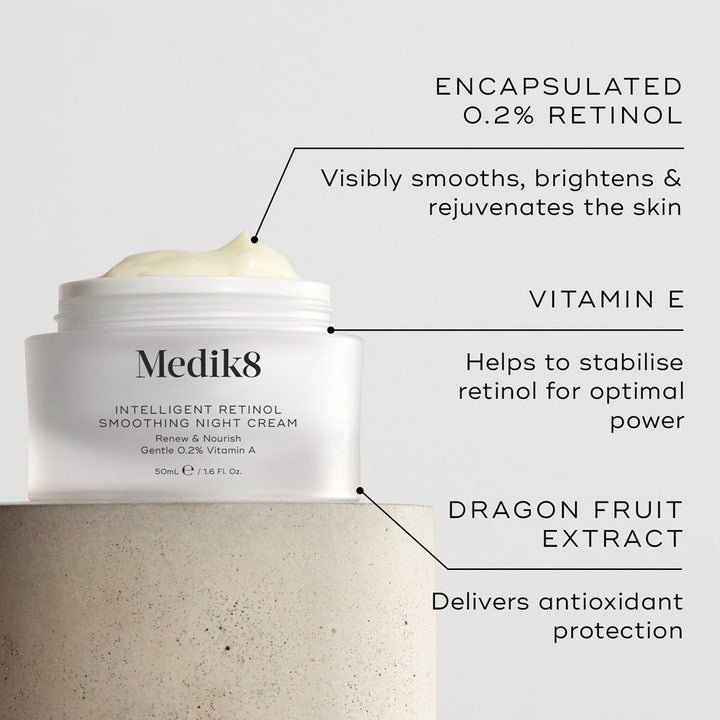 Medik8 Intelligent Retinol Smoothing Night Cream 50 ml nattkrem med rik tekstur og vitamin E i hvit krukke