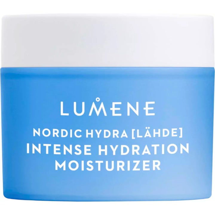 Lumene Nordic Hydra Intense Hydration Moisturizer ansiktskrem gir intensiv fuktighet i en lyseblå krukke med hvitt lokk
