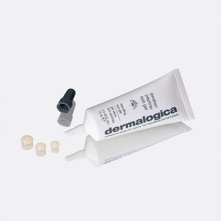 Dermalogica Awaken Peptide Eye Gel 15 ml øyekrem som demper hevelser i hvit tube med dråper av tekstur