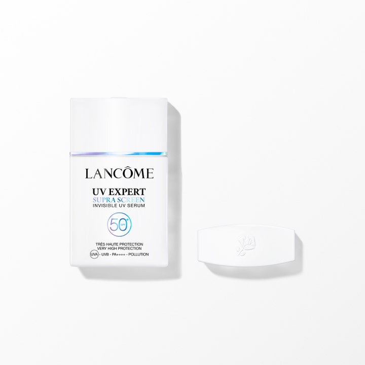 Lancôme UV Expert Supra Screen SPF 50+ solserum gir usynlig beskyttelse i hvit forpakning med holografisk detalj og kork.