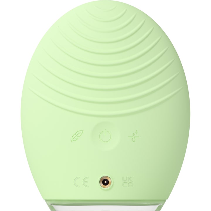 FOREO LUNA 4 Combination Skin 1 stk gir dyprens i lysegrønn silikon med bølgeformede riller og kontrollknapper.