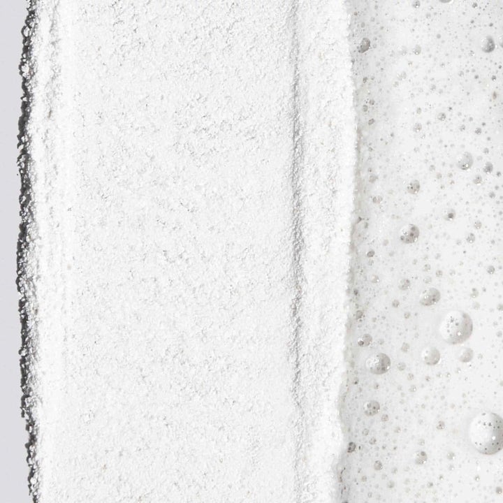 Dermalogica Cleansing & Peeling Set hudpleiesett skaper ren hud med hvit kornete peeling og luftig renseskum