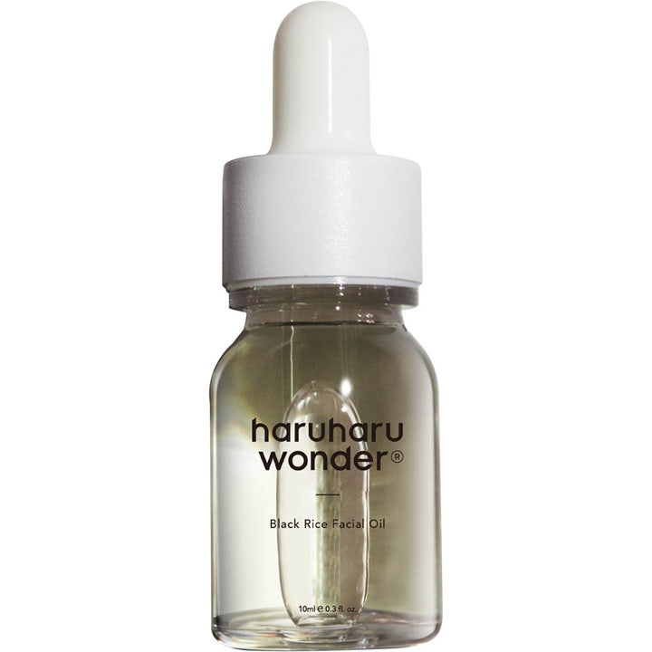 Haruharu Wonder Black Rice Facial Oil 10 ml nærende ansiktsolje i en liten glassflaske med hvit pipette
