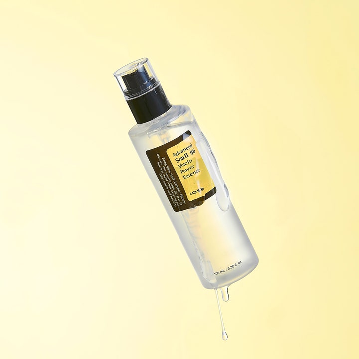 COSRX Advanced Snail 96 Mucin Power Essence 100 ml fuktighetsgivende essence viser en tyktflytende klar tekstur