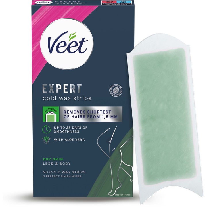 Veet Expert Cold Wax Strips 20 stk hårfjerning for tørr hud med aloe vera og en grønn voksstripe ved siden av esken