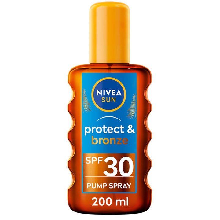 Nivea Sun Protect & Bronze SPF 30 200 ml solspray som gir naturlig brunfarge i oransje flaske med gult lokk