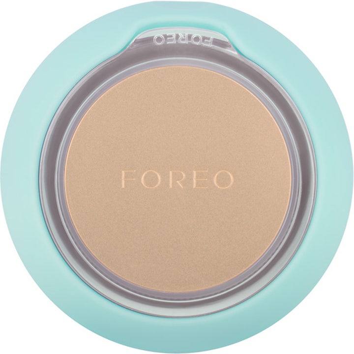 FOREO UFO mini 2 Mint hudpleieenhet for ansiktsbehandling med mintgrønn silikon og gullfarget metallplate