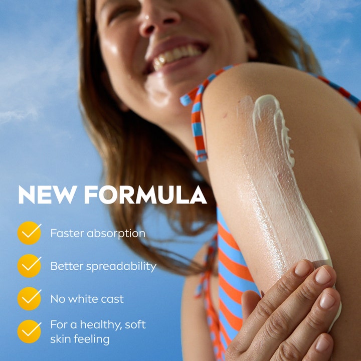 NIVEA Protect & Moisture Sun Lotion 200 ml fuktighetsgivende solkrem kvinne påfører ny formel på armen