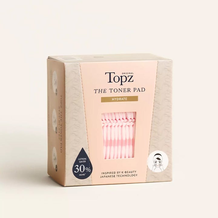 Topz The Toner Pad 50 stk fuktighetsgivende hudpleieverktøy i ferskenfarget eske med rosa pads