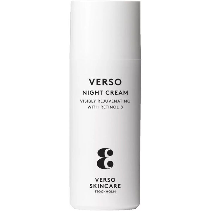 Verso Night Cream foryngende nattkrem med Retinol 8 i en hvit minimalistisk pumpeflaske med svart tekst.