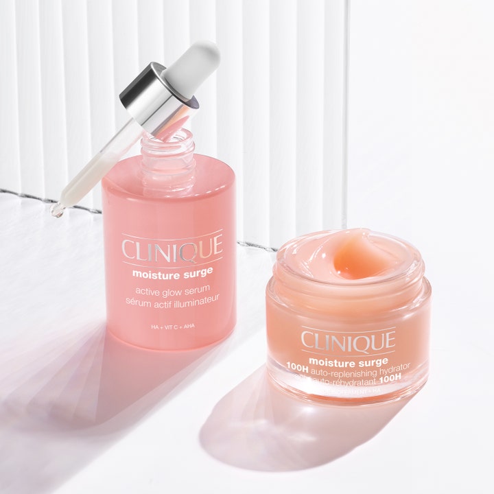 Clinique Moisture Surge Active Glow Serum 30 ml og ansiktskrem i glasskrukke som gir fuktighet og glød