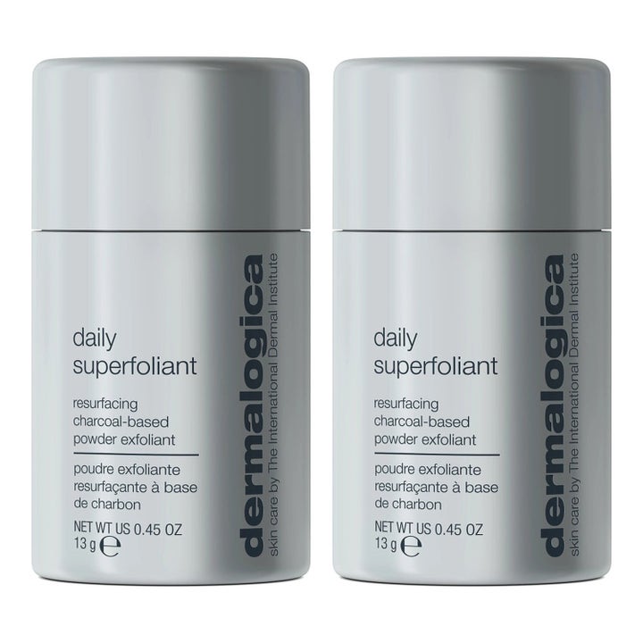Dermalogica Daily Superfoliant 13 g eksfolierende pulver som gir glattere hud i to grå sylindriske beholdere