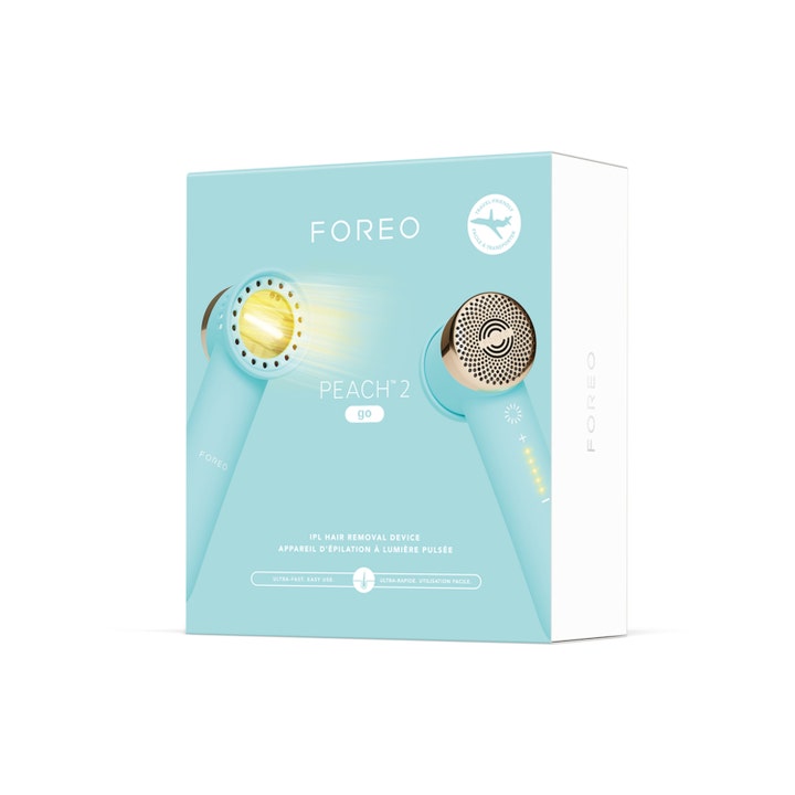 FOREO PEACH 2 go Arctic Blue 1 stk IPL-hårfjerning som gir glatt hud i lyseblå eske med bilde av maskinen og lysglimt.