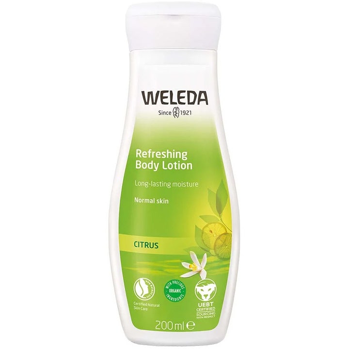 Weleda Refreshing Body Lotion 200 ml fuktighetskrem i hvit plastflaske med frisk sitrus og grønne blader