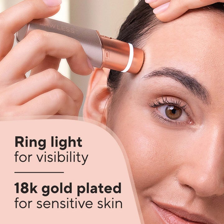 Flawless Flawless Face 4.0 1 stk oppladbar ansiktstrimmer i bruk mot huden med ringlys og 18k gullbelegg