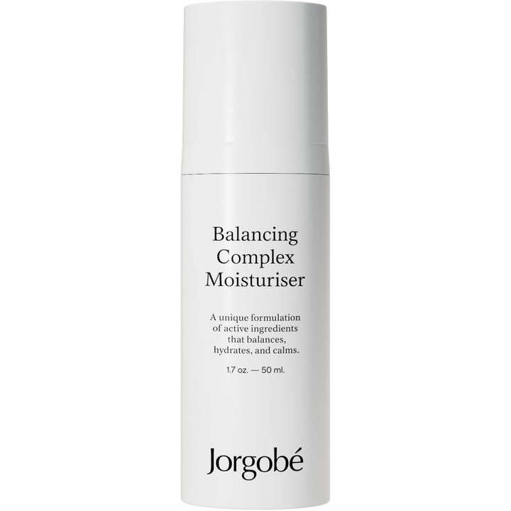 Jorgobé Balancing Complex Moisturiser 50 ml beroligende ansiktskrem i hvit sylinderformet pumpeflaske