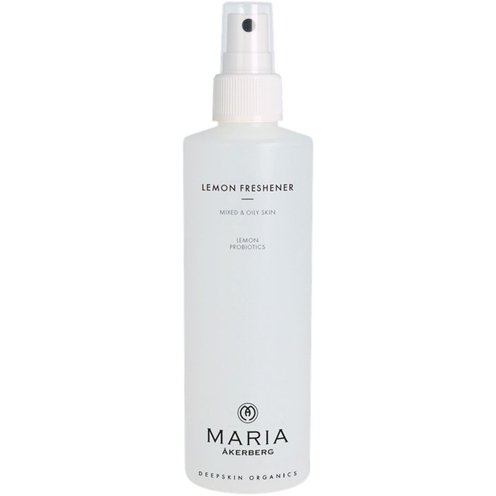 Maria Åkerberg Lemon Freshener ansiktstoner som balanserer fet hud i en hvit sprayflaske med sitron og probiotika.