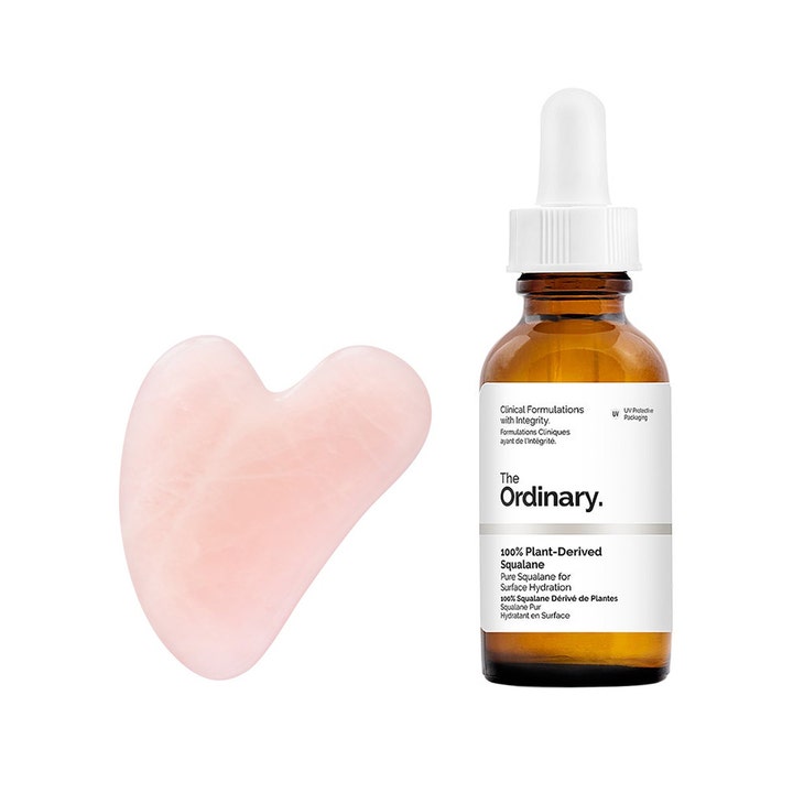 The Ordinary 100% Plant-Derived Squalane 30ml fuktighetsgivende ansiktsolje i brun glassflaske med hjerteformet rosa gua sha