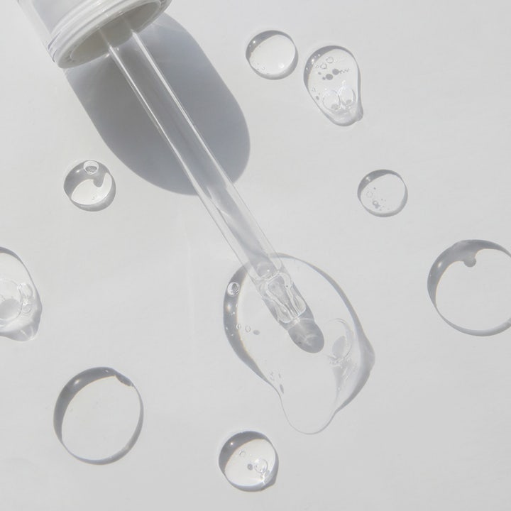 haruharu wonder Black Rice Hyaluronic 2GF Ampoule 30 ml fuktighetsgivende serum med pipette og klare geldråper